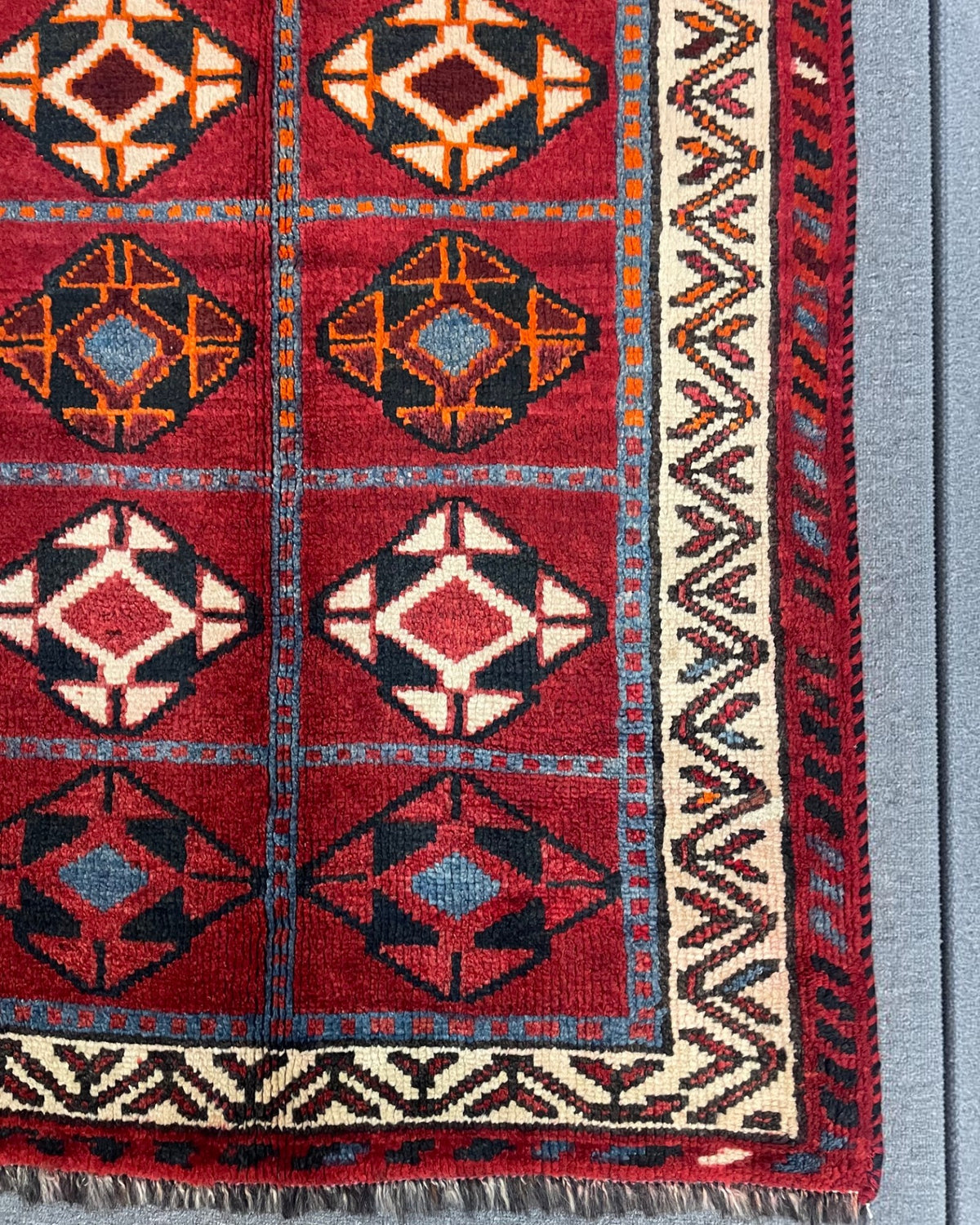 Vintage Tribal Persian Carpet l 255 x 150 cm