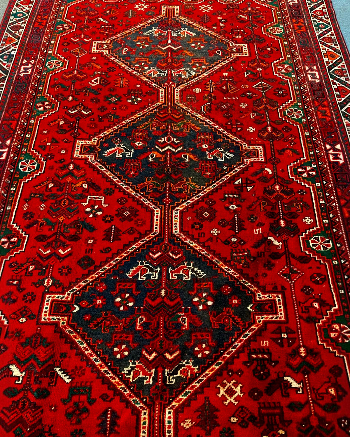 Vintage Tribal Shiraz Persian Carpet. l 255 xx 150 cm