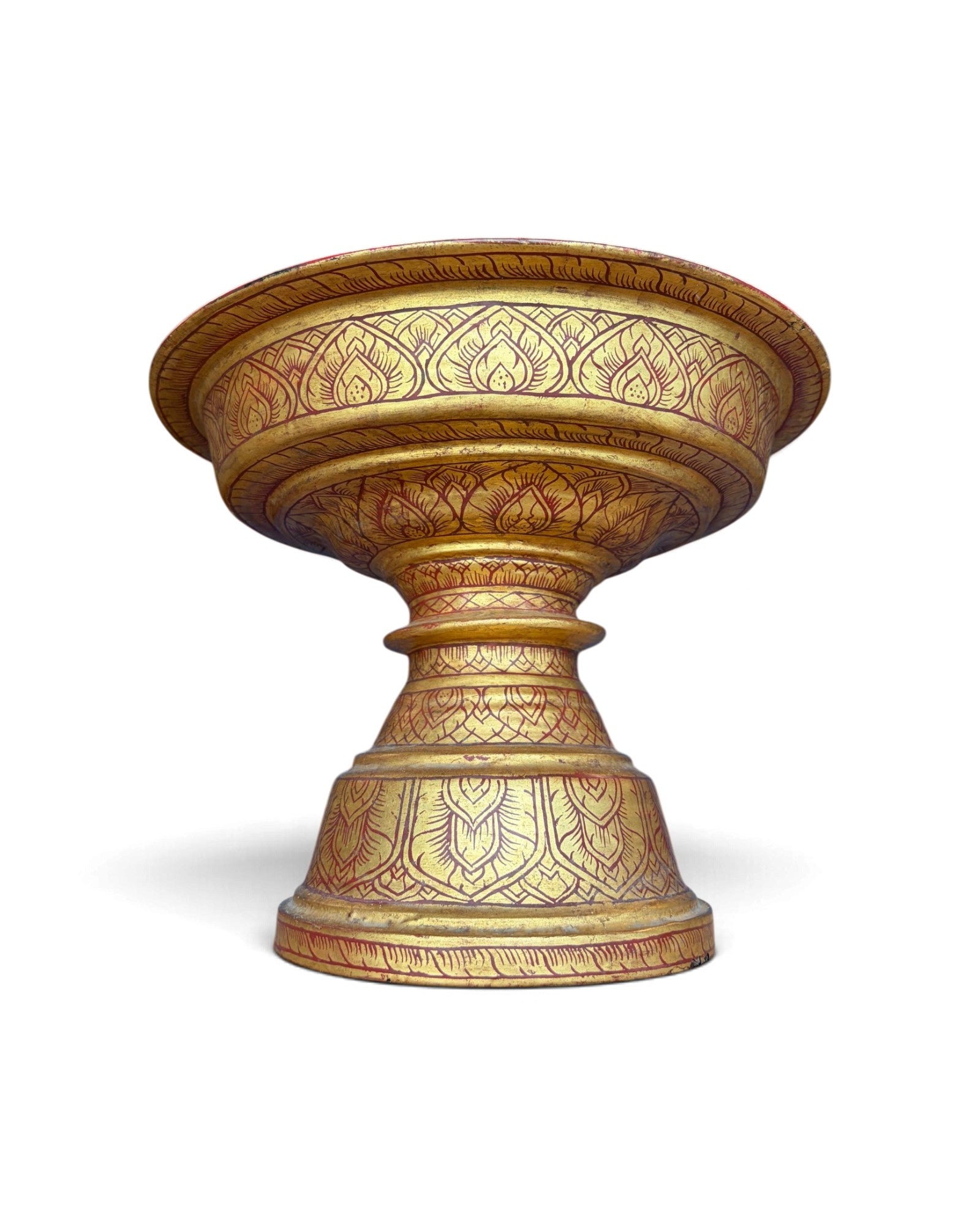 Lanna Pedestal Tray with Gold Leaf Motifs (พานล้านนาเขียนลายทอง)