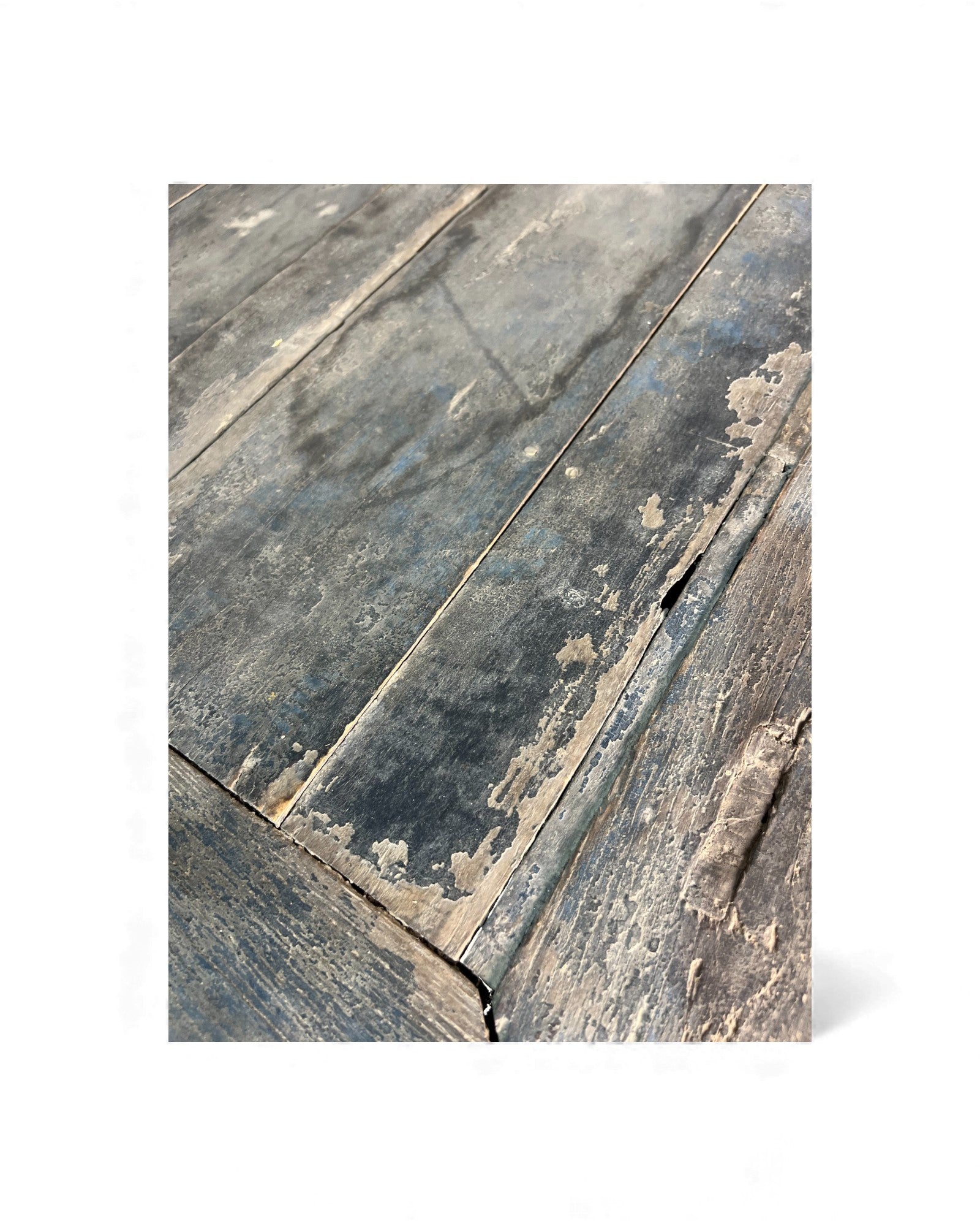 Chinese Black - Lacquer Coffer with Later Red and White Paintwork - Surround Living - 34