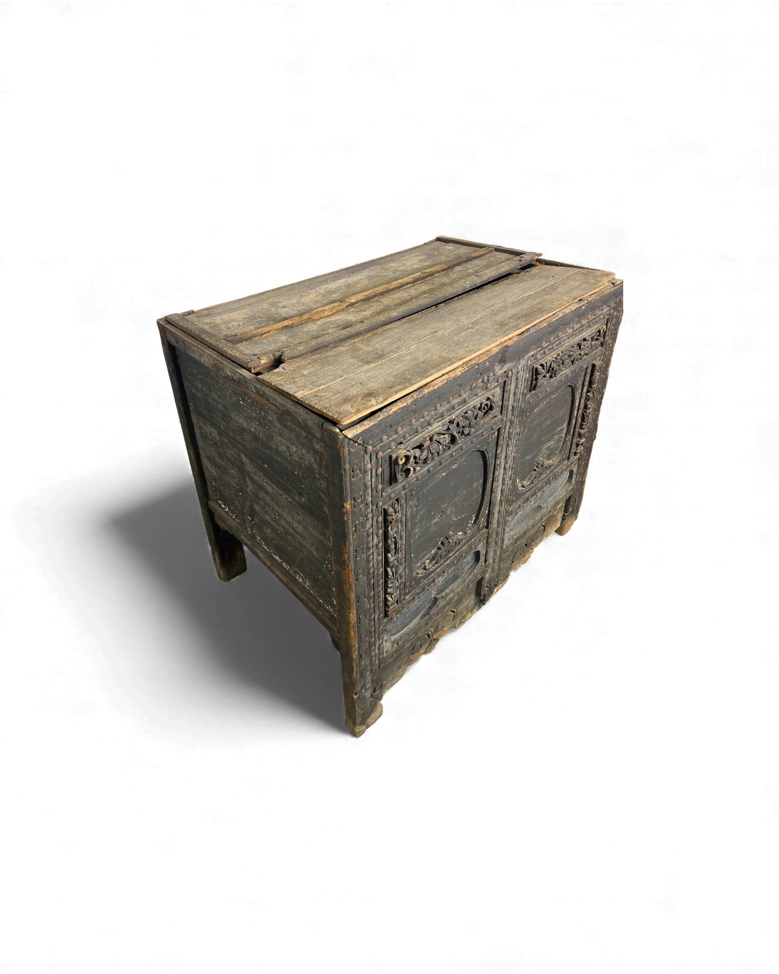 17th - Century Chinese Temple Money Chest in Black Lacquer - Surround Living - 16