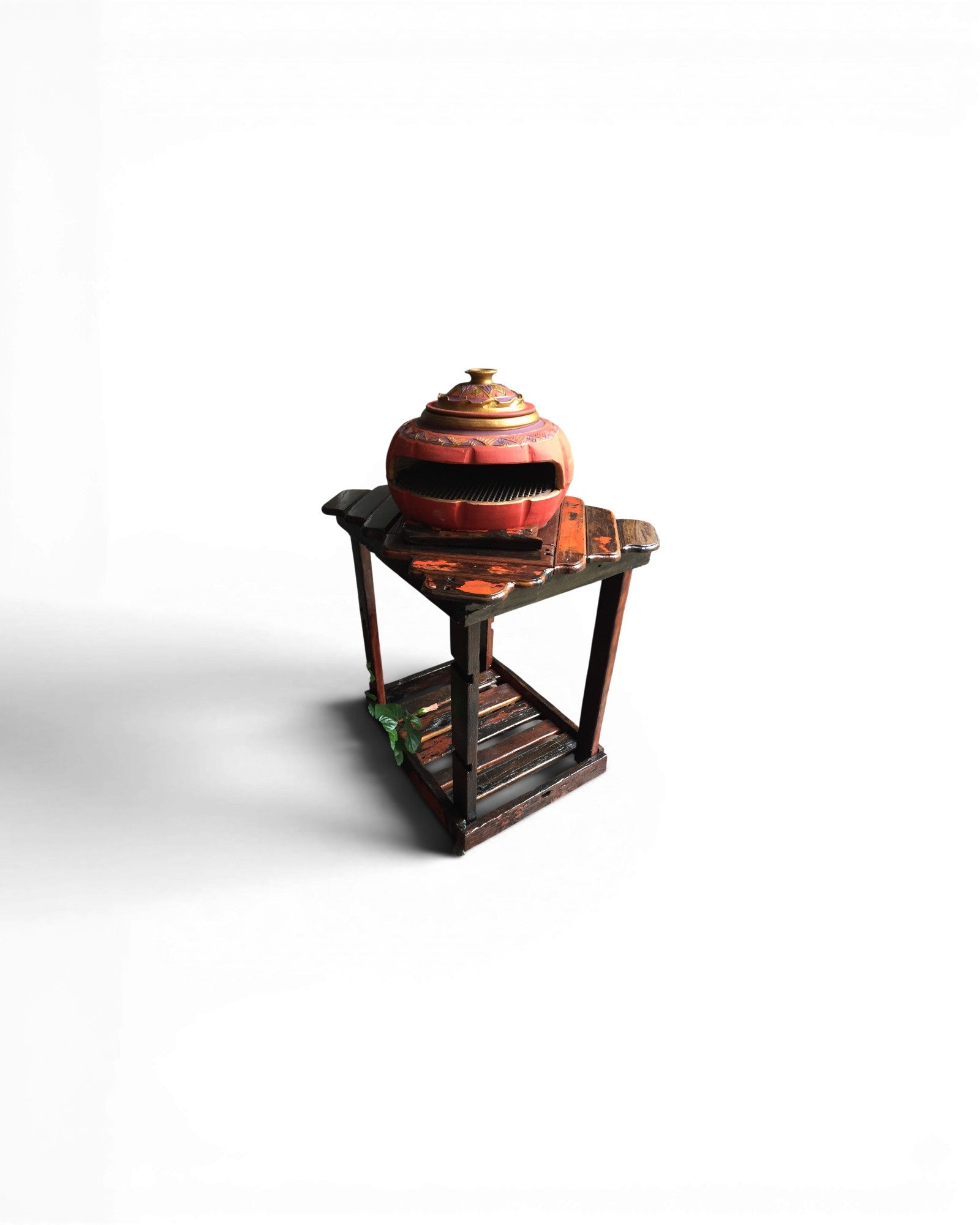 BBQ-ClayPot on Wodden Stand