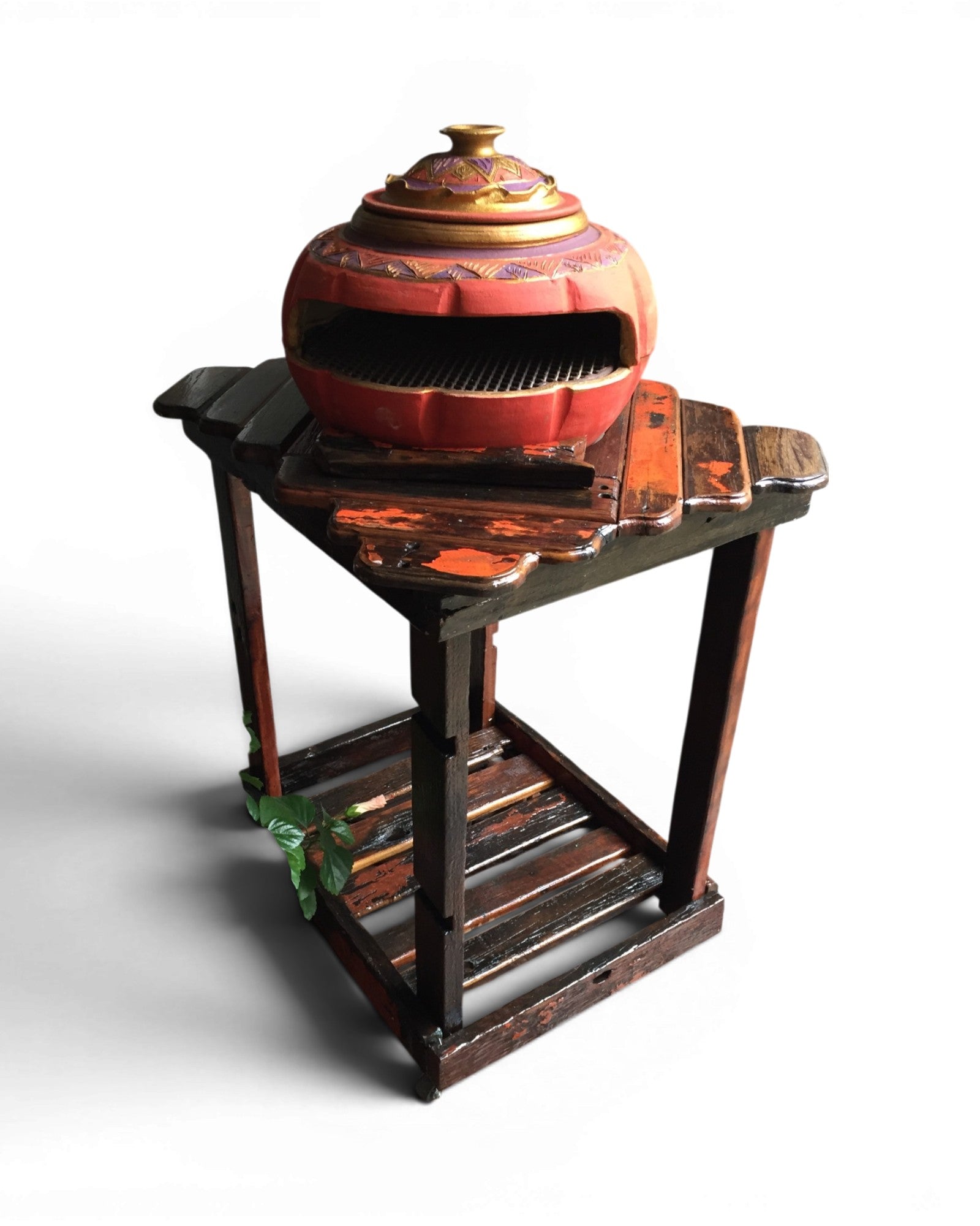 BBQ-ClayPot on Wodden Stand