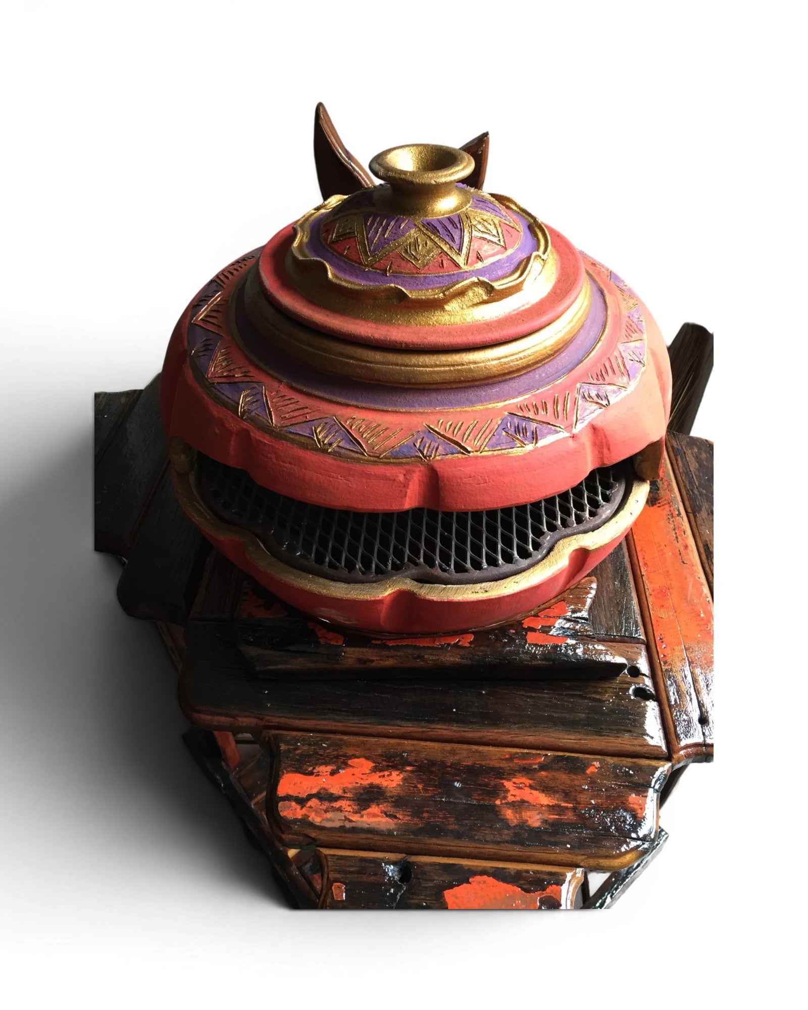 BBQ-ClayPot on Wodden Stand