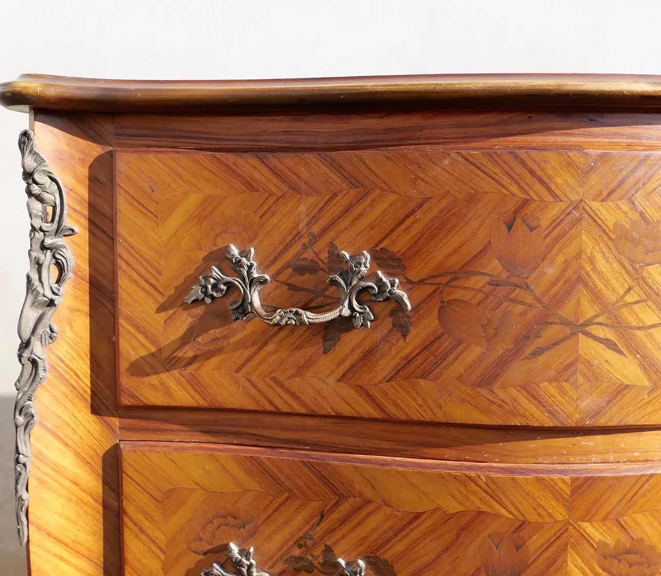 Louis XV Rococo Commode Sauteuse