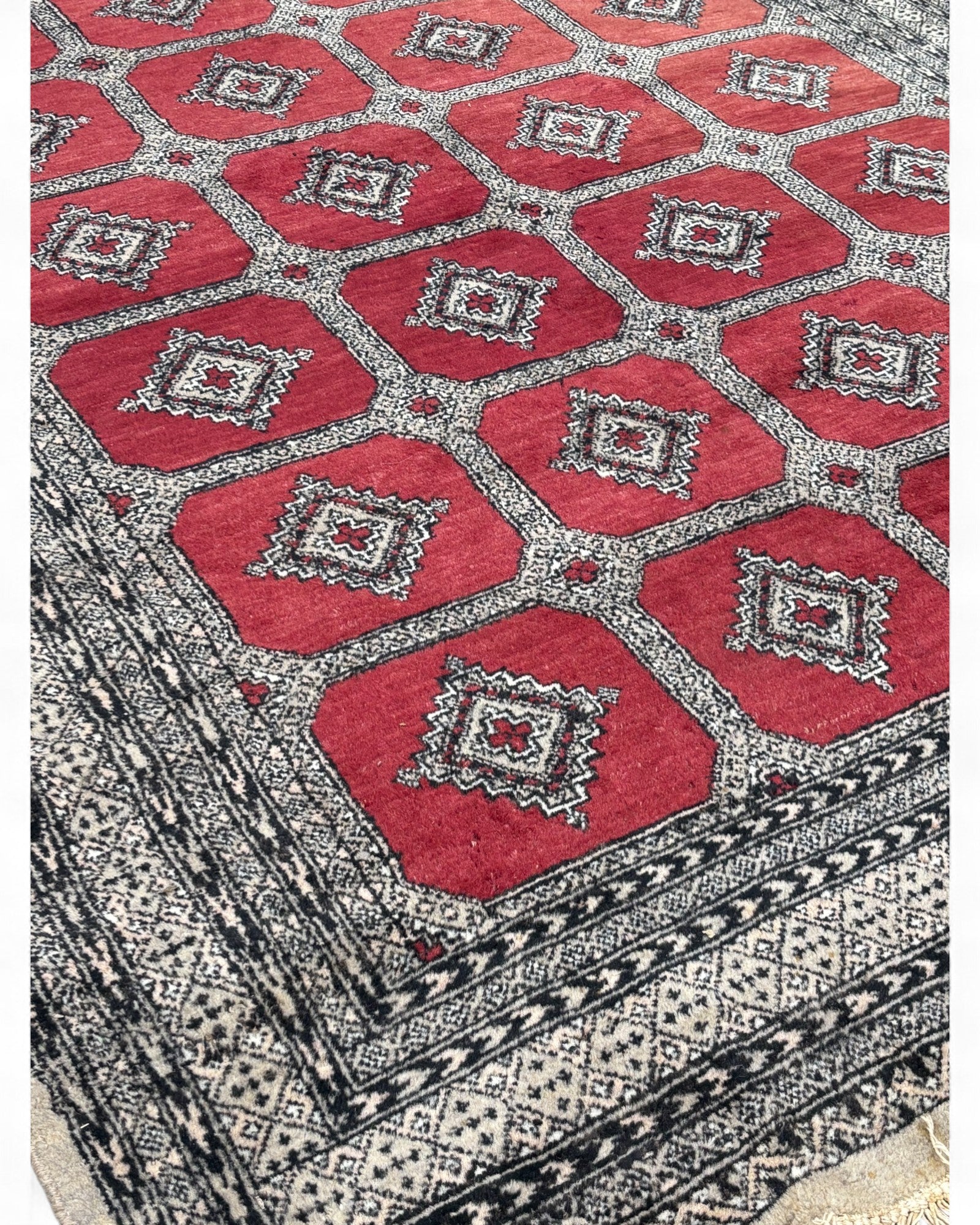 Bokhara Wool Rug – Pakistan | 188 x 277 cm