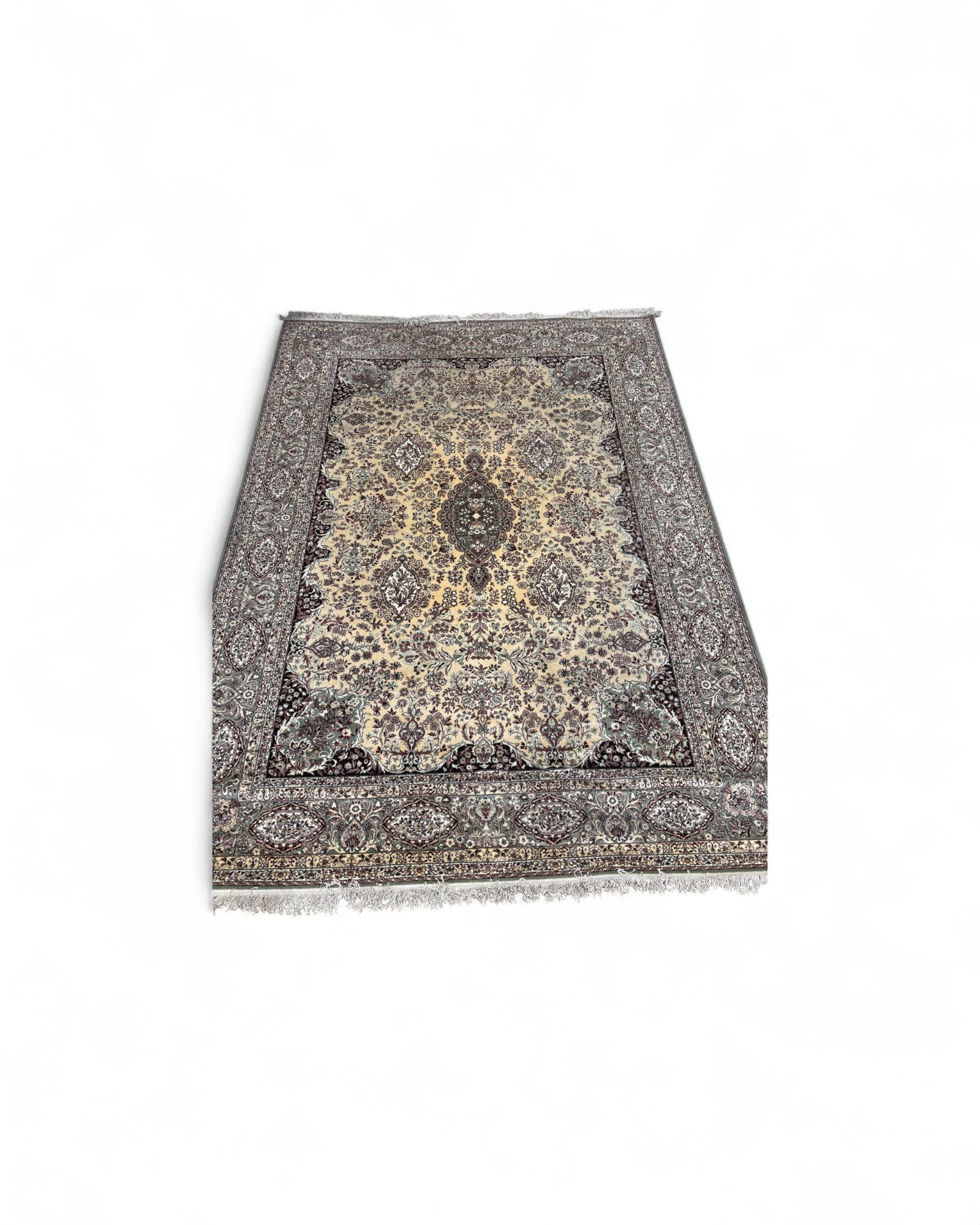 Belgian Machine-Woven Classic Medallion Rug | 250 x 350 cm