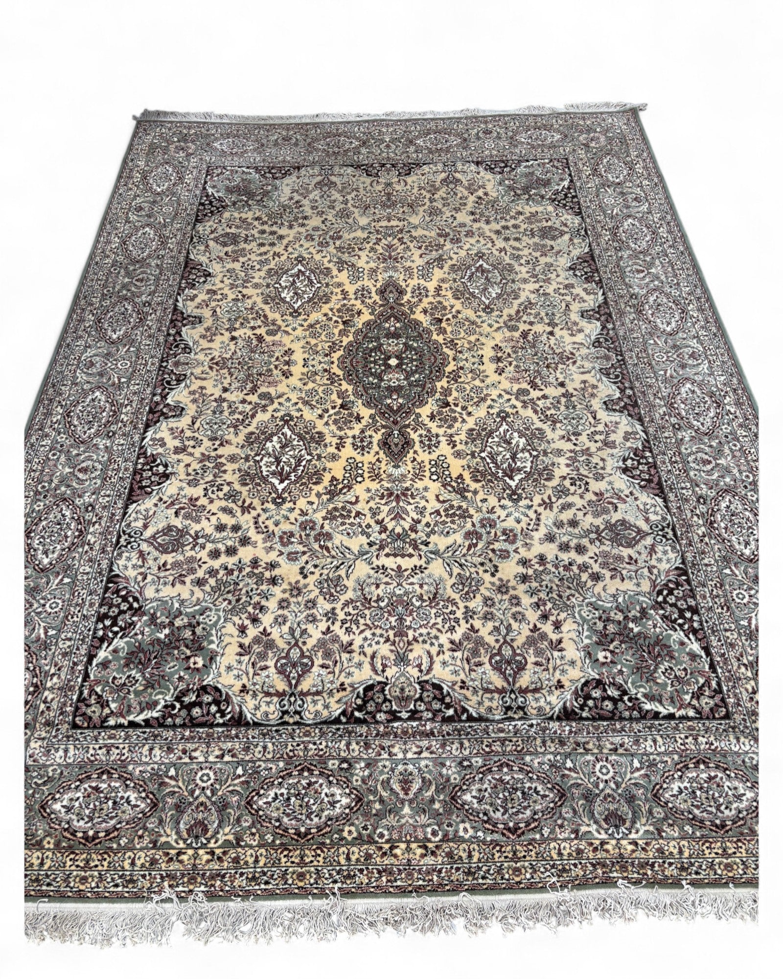 Belgian Machine-Woven Classic Medallion Rug | 250 x 350 cm