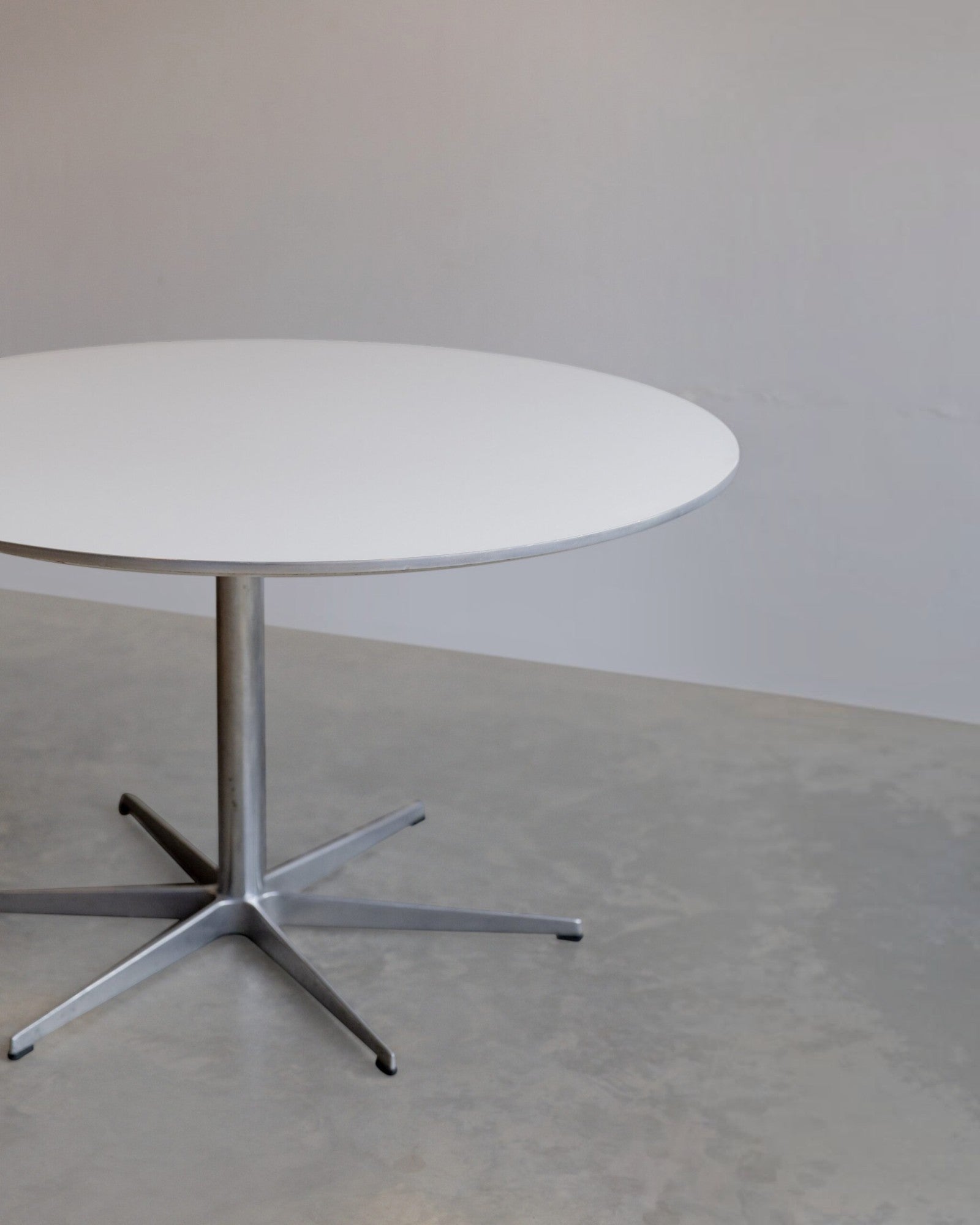 Arne Jacobsen A826 Dining Table by Fritz Hansen