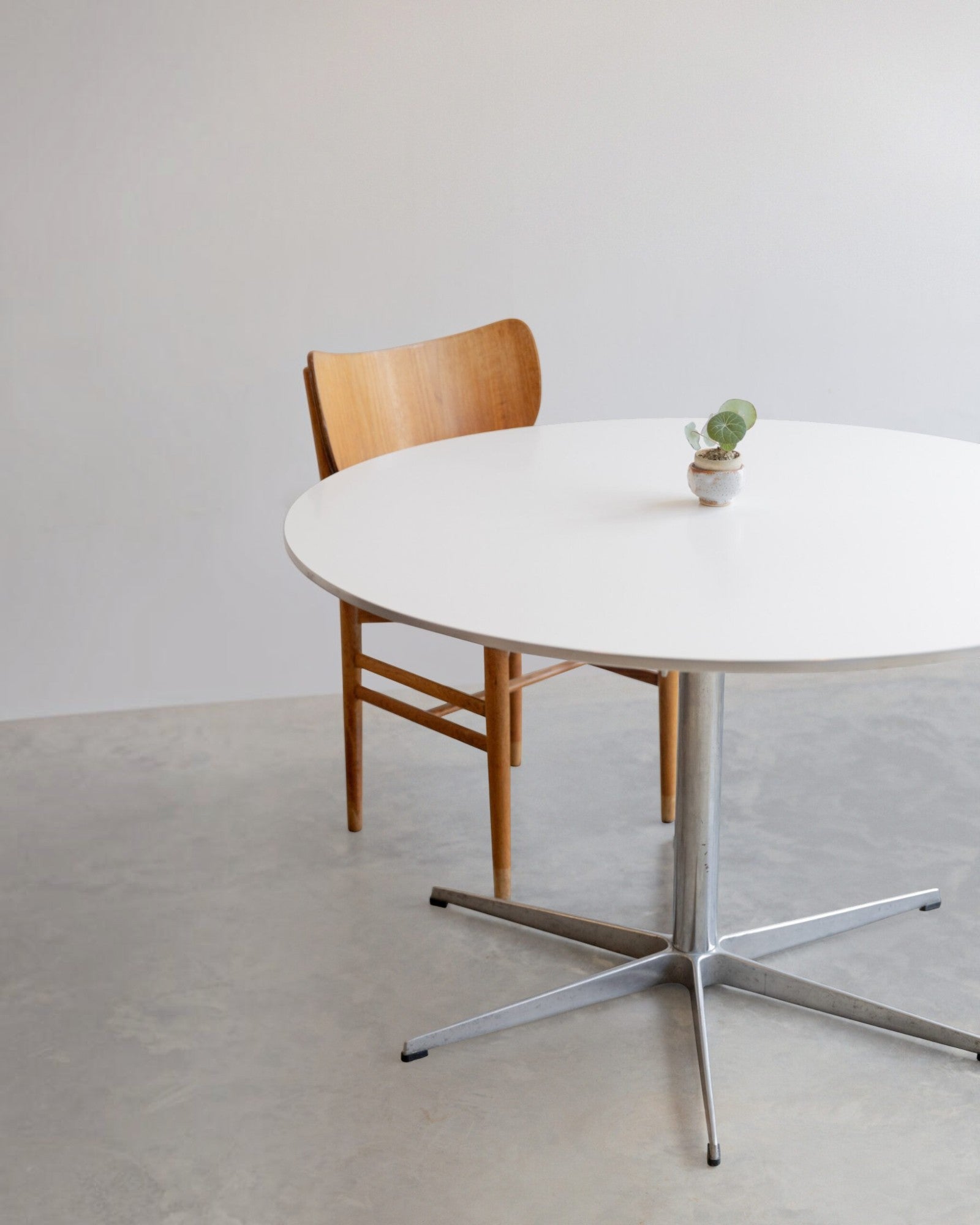 Arne Jacobsen A826 Dining Table by Fritz Hansen