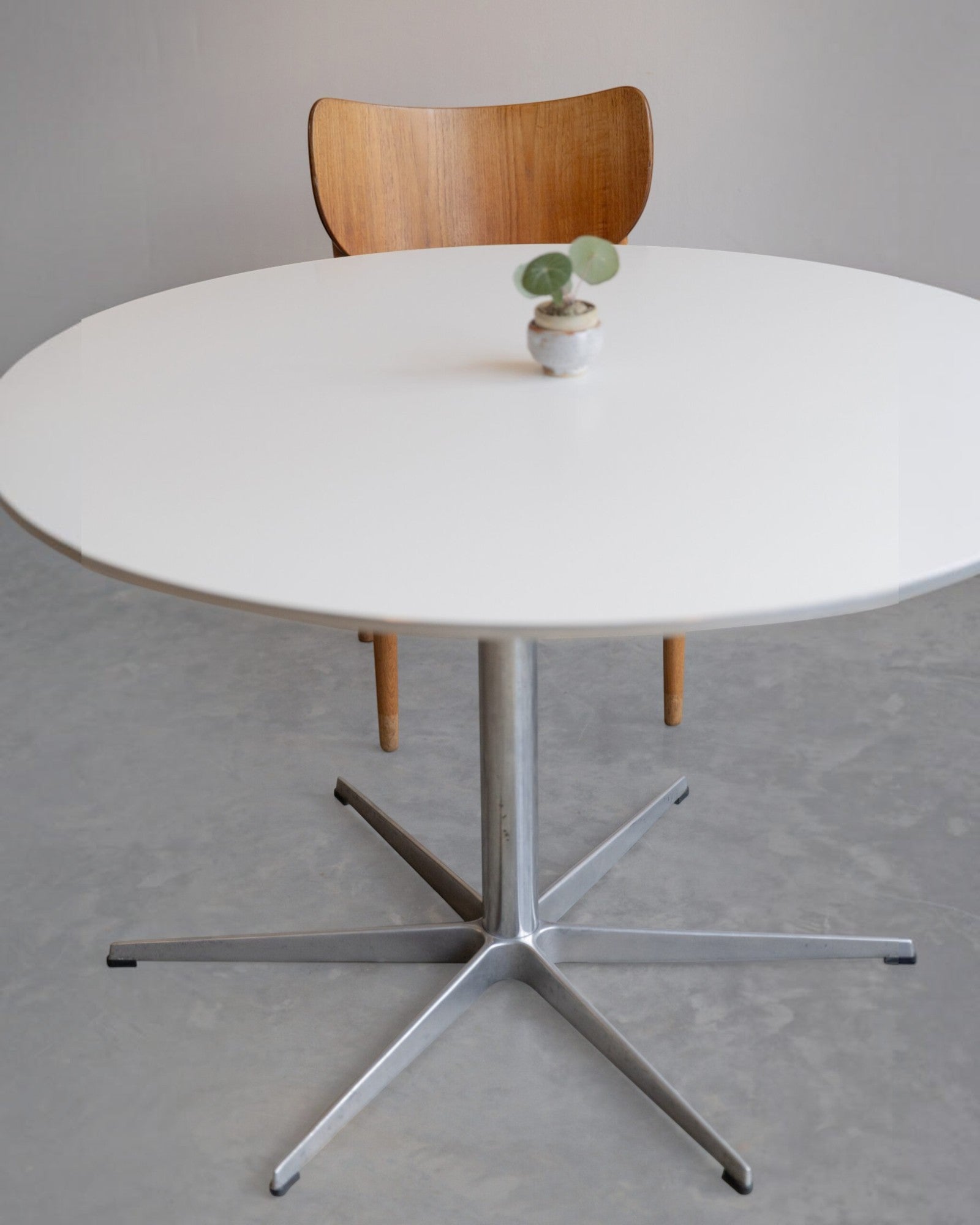 Arne Jacobsen A826 Dining Table by Fritz Hansen