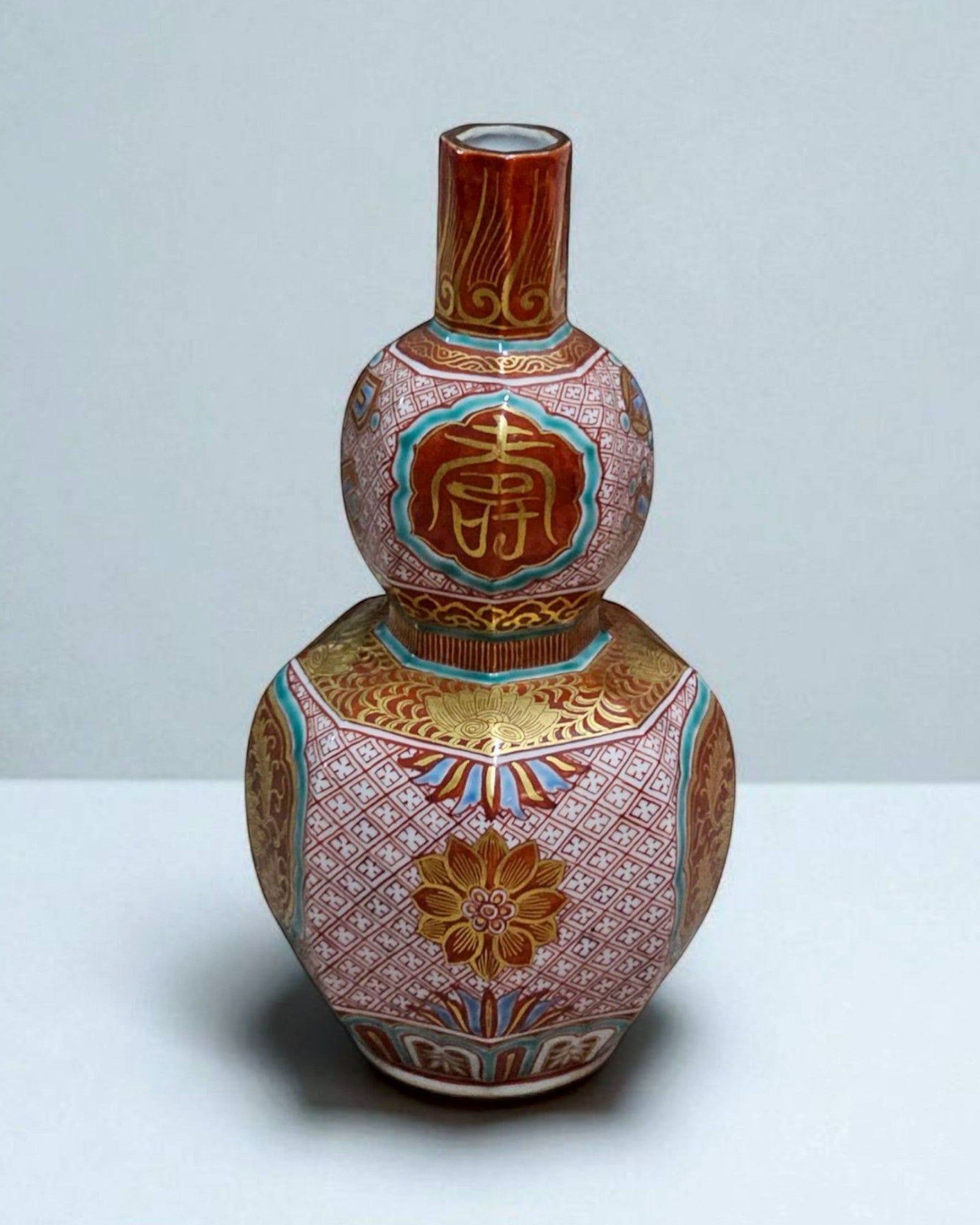 Japanese Kutani Double-Gourd Vase with Gilded Motifs