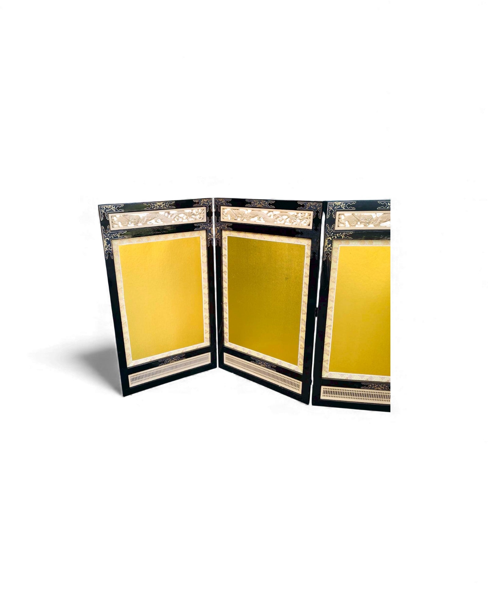 Folding Gold Screen with Carved Dragon Motif
