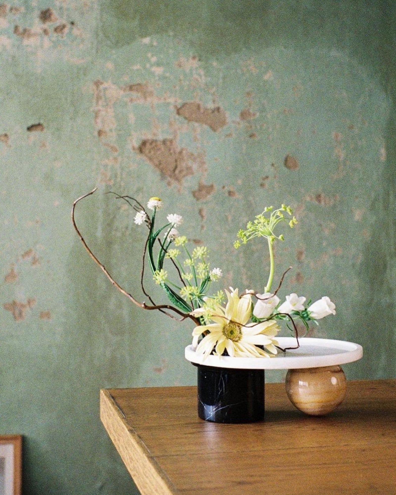 The Buri Vase - Tray in Carrara
