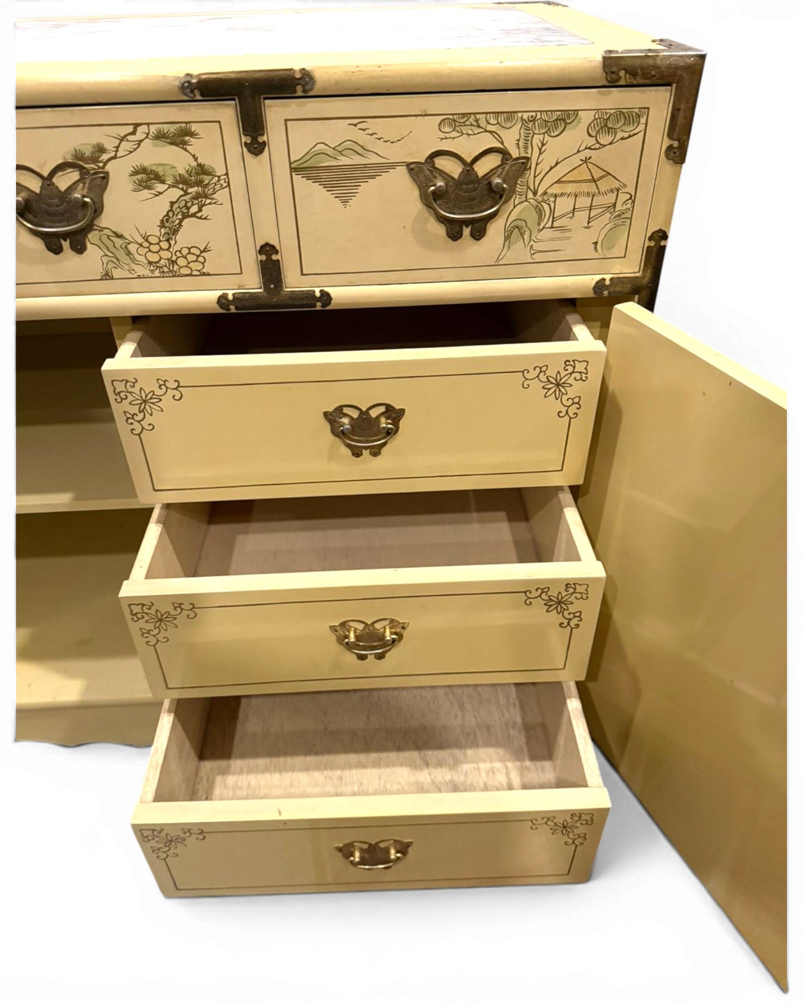 Hand-Painted Chinoiserie/Oriental Korean Mother-of-Pearl Inlay Chest