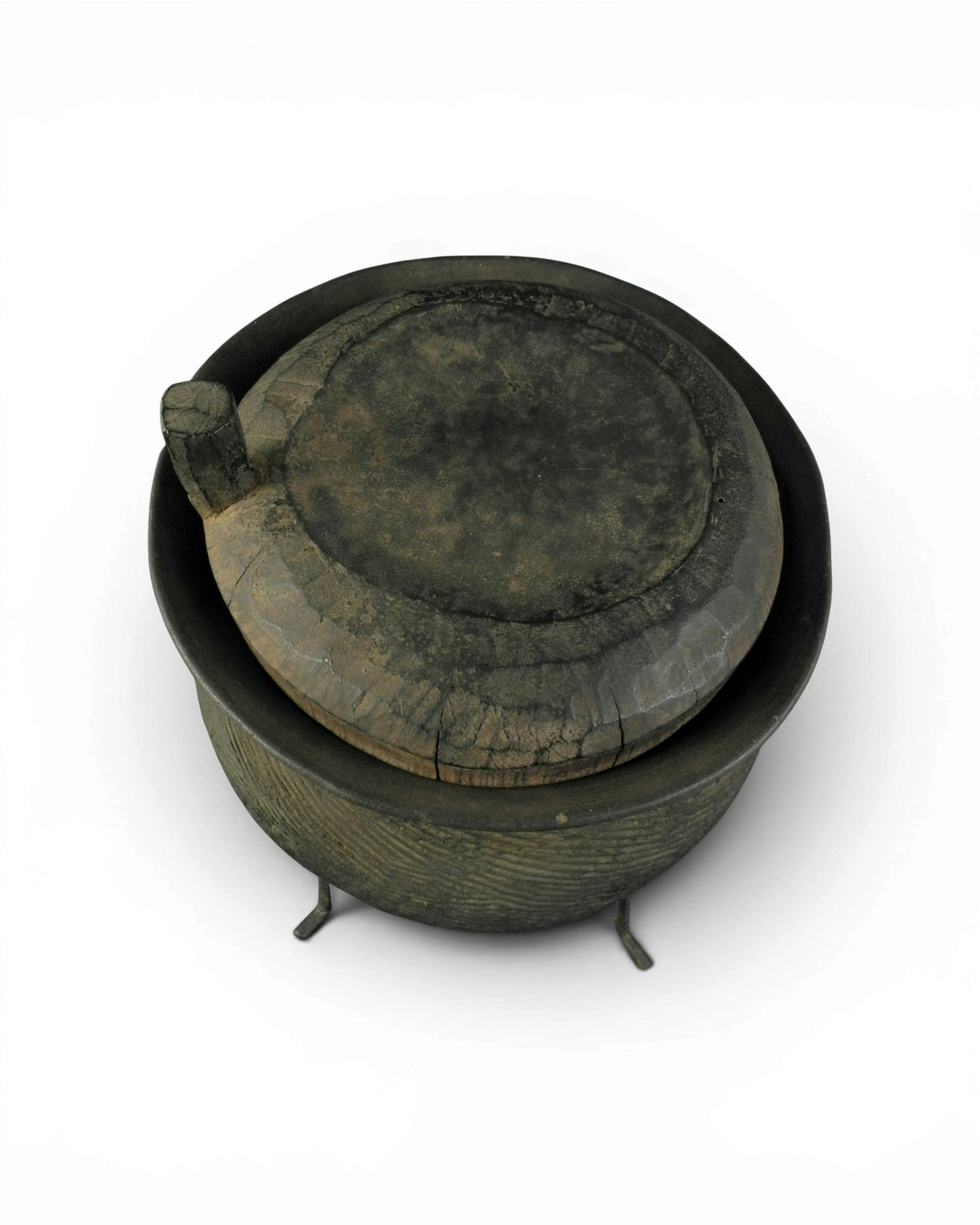 Karen Clay Cooking Pot with Bamboo Lid