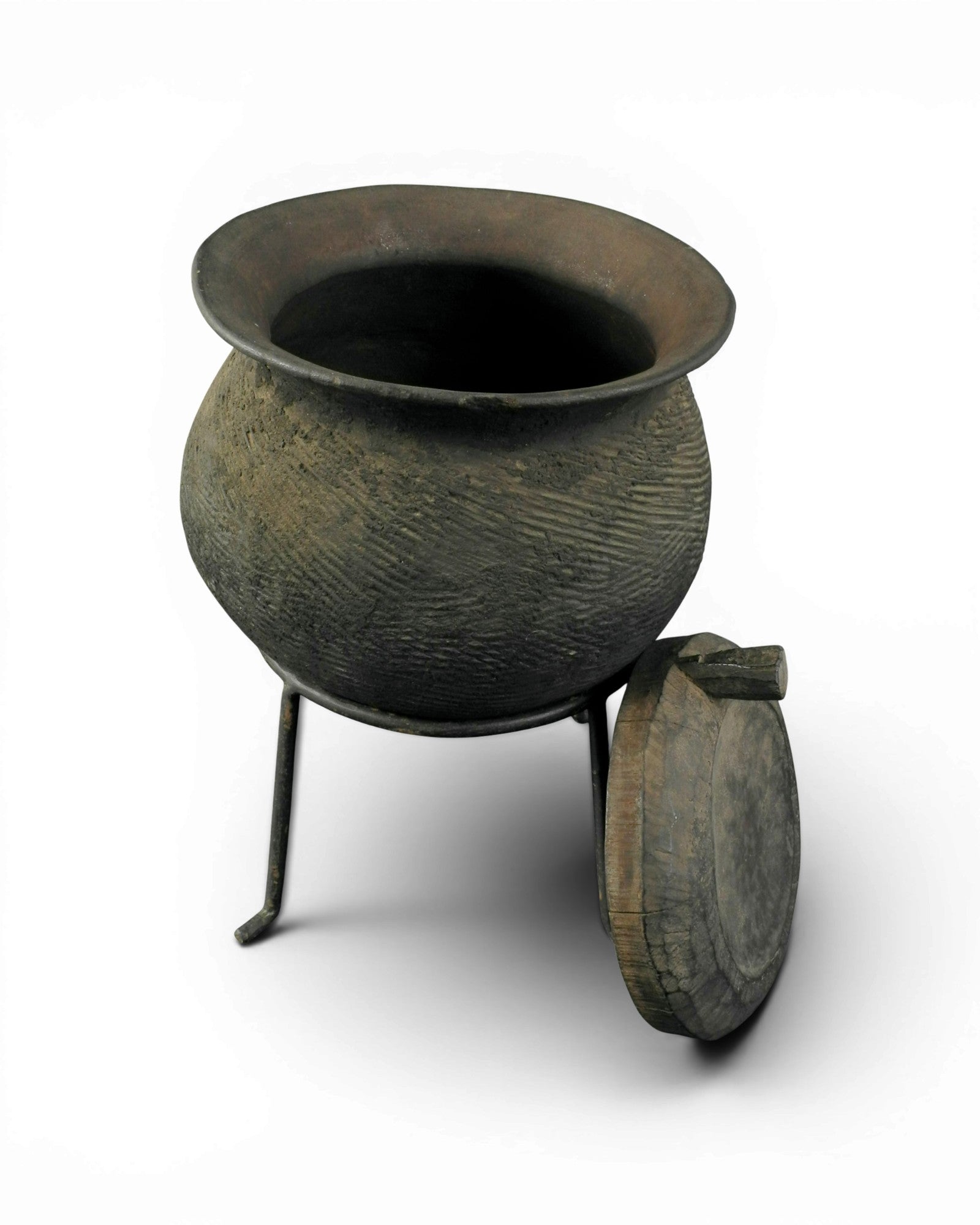 Karen Clay Cooking Pot with Bamboo Lid