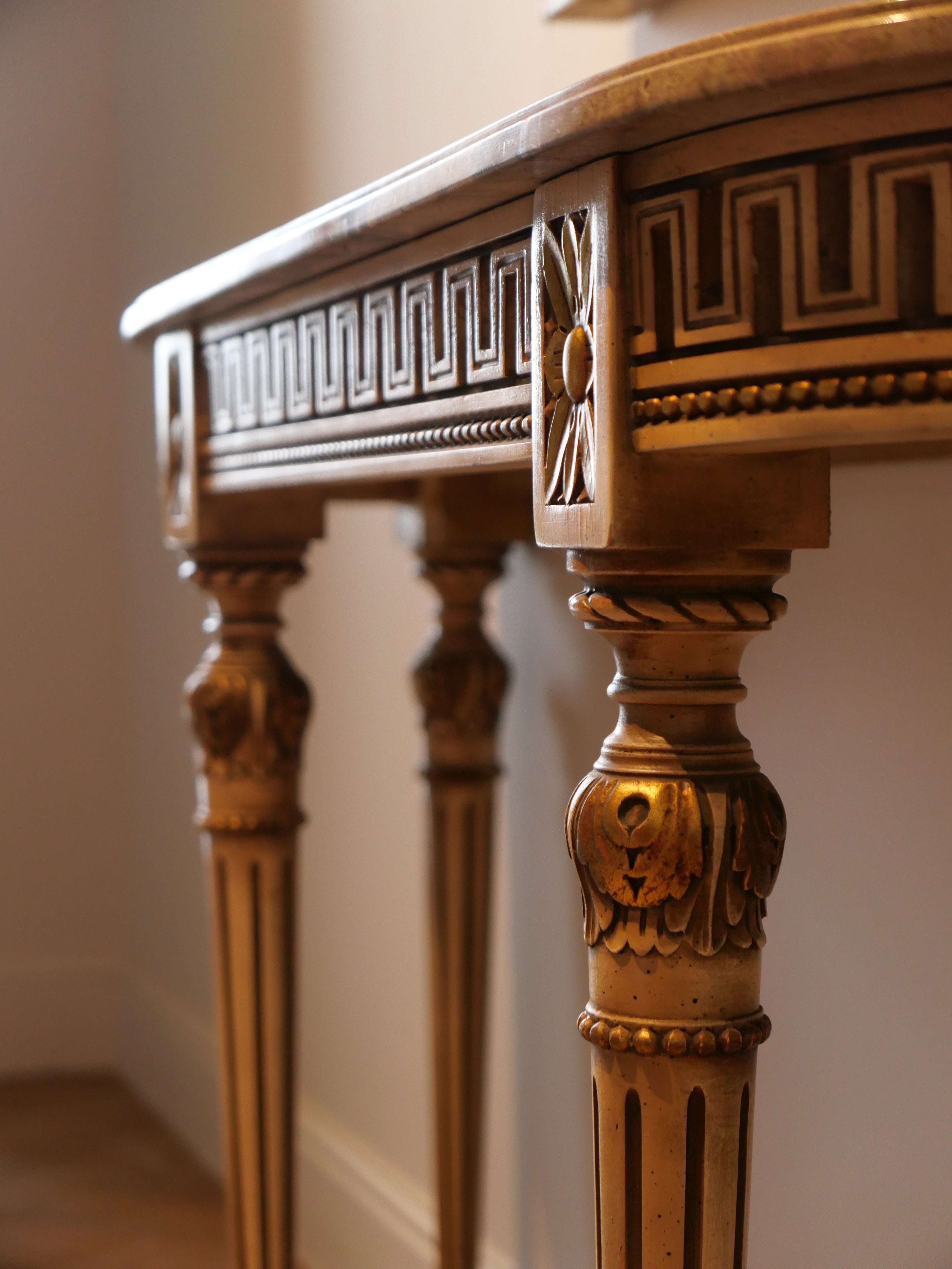 Louis XVI-Style Painted and Giltwood Console – Italian (Curved)
